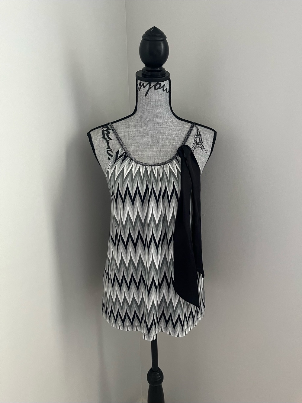 Y2K rampage black and white zigzag pattern tank top size S